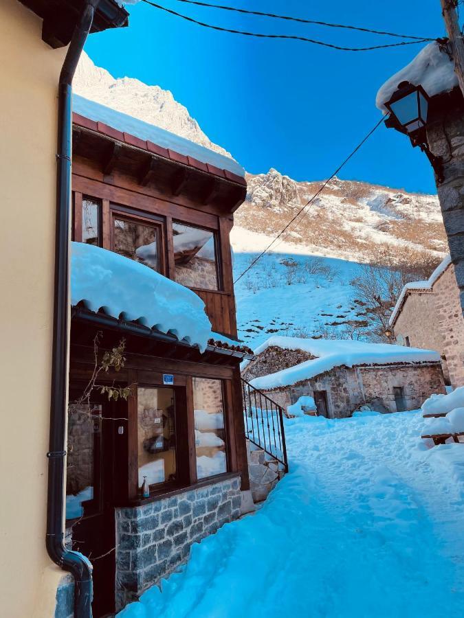 Albergue Villa De Bulnes Bagian luar foto